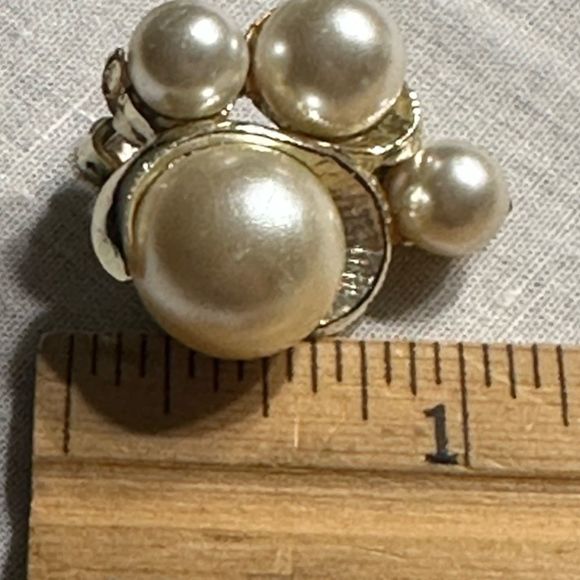 Vintage Signed Judy Lee Faux Pearl Gold tone Clip Earrings $10 Sale - Picture 5 of 5